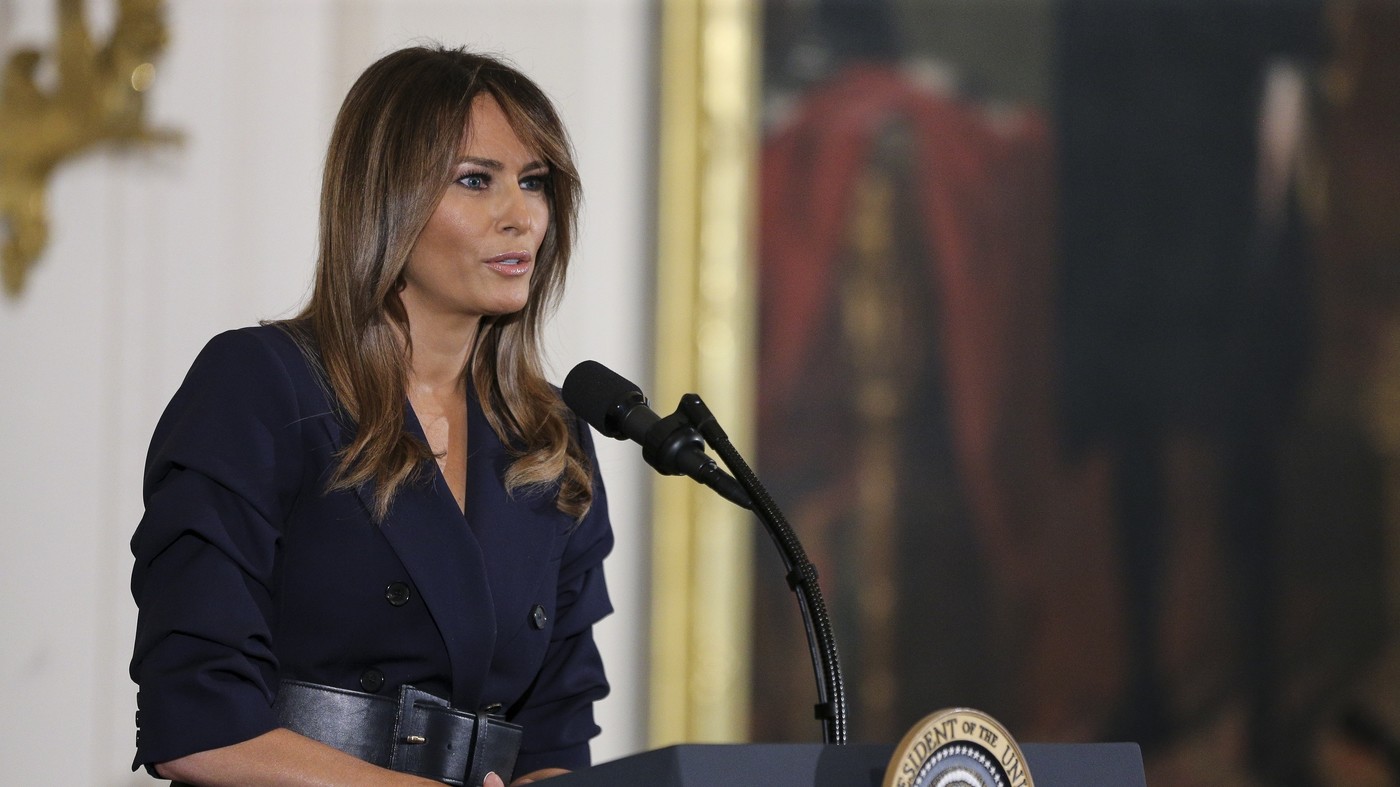 Bimbi migranti separati dalle famiglie, Melania Trump al confine tra Messico e Usa
