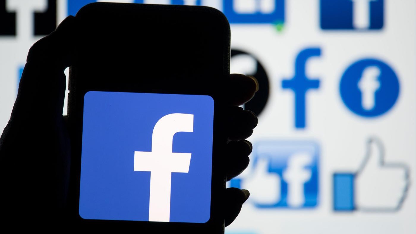 Facebook, cancellati 583 milioni di profili fake: stretta sul terrorismo