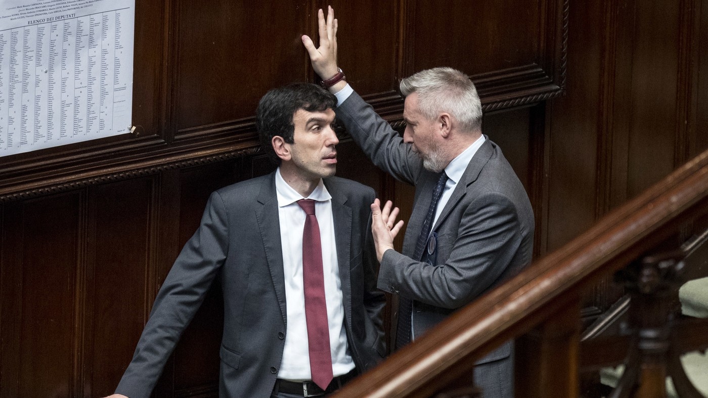 Pd, Martina si propone a tempo. Renzi avverte: “Sfidante c’è, possibile conta”