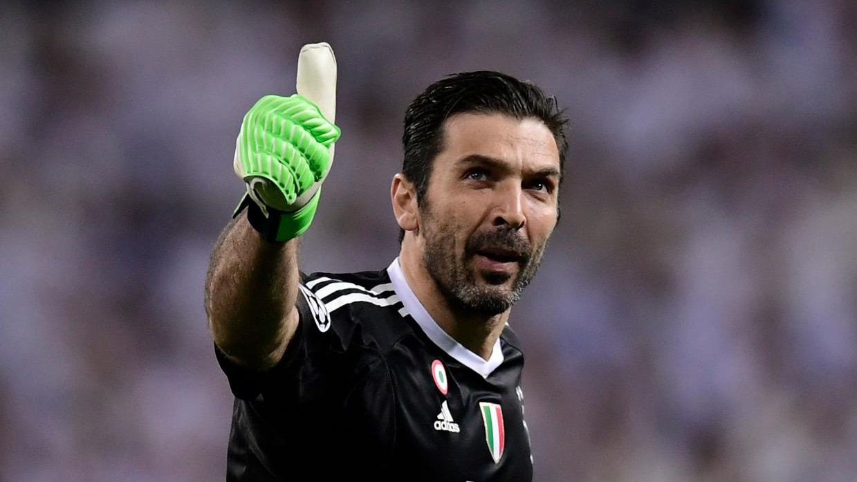 Buffon lascia Juve e Nazionale, ma prende tempo sul futuro: “Proposte stimolanti”