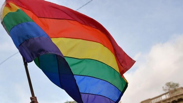 Omofobia, 50 vittime al giorno: 15% degli italiani discrimina lgbt