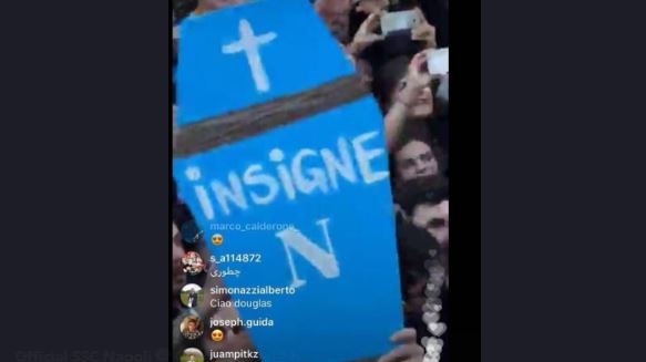 Alla festa degli juventini spunta la bara di Insigne. Napoli: “Gesto grave”