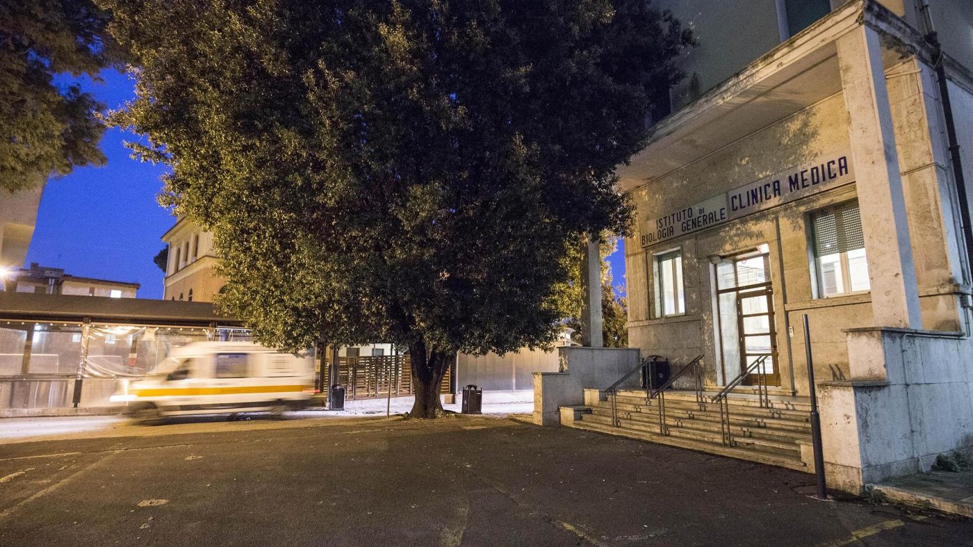 Manda sms ai familiari: “Mi stanno uccidendo”, poi muore in attesa di trapianto a Roma