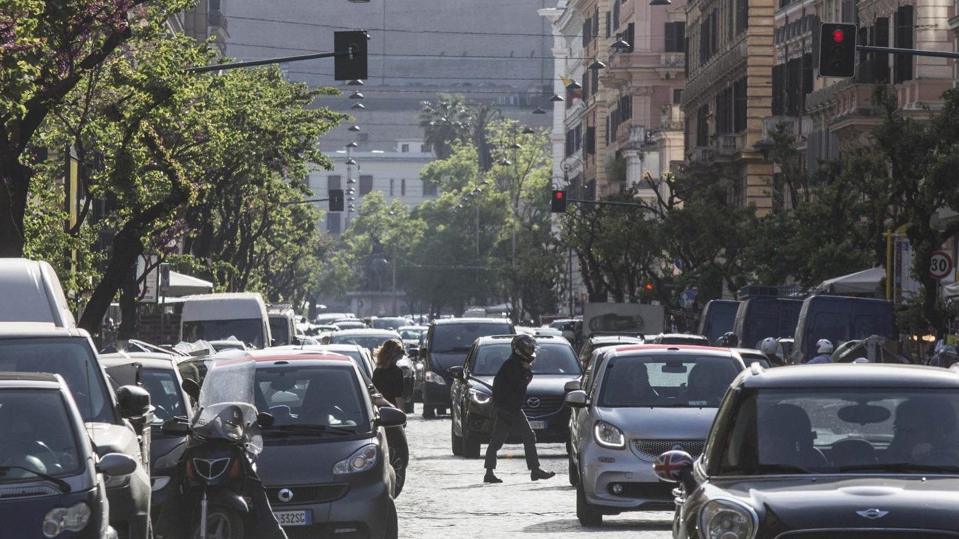 Mobilità sostenibile, studio Greenpeace su 13 città Ue: Roma ultima