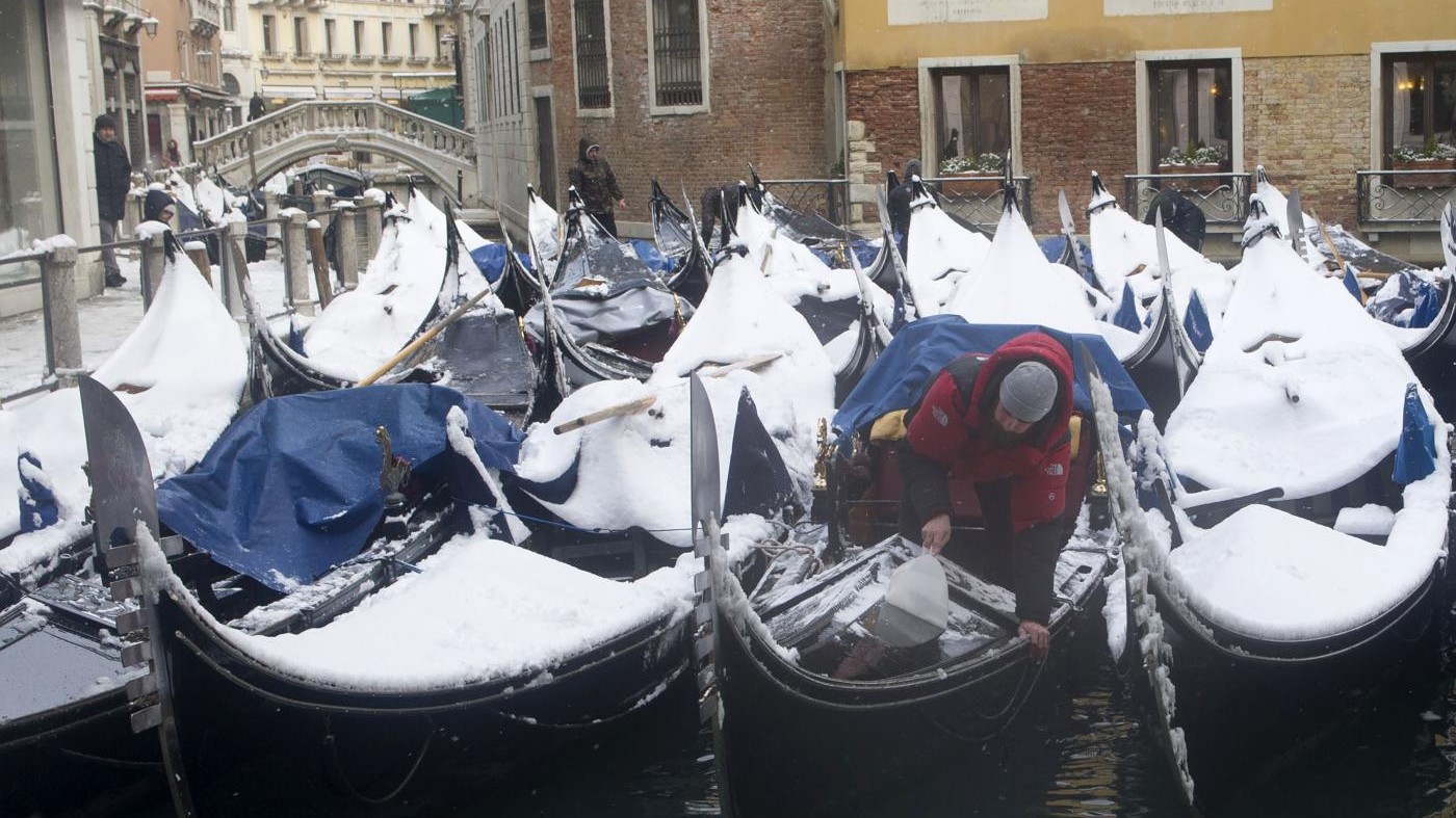 Maltempo, la neve ha imbiancato anche Venezia