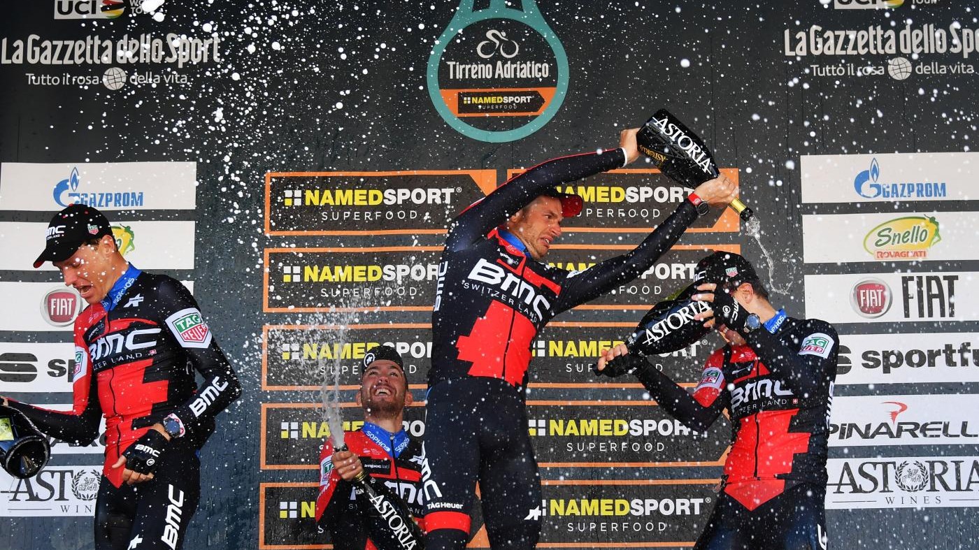 Tirreno-Adriatico, la gioia della Bmc per la vittoria della prima tappa