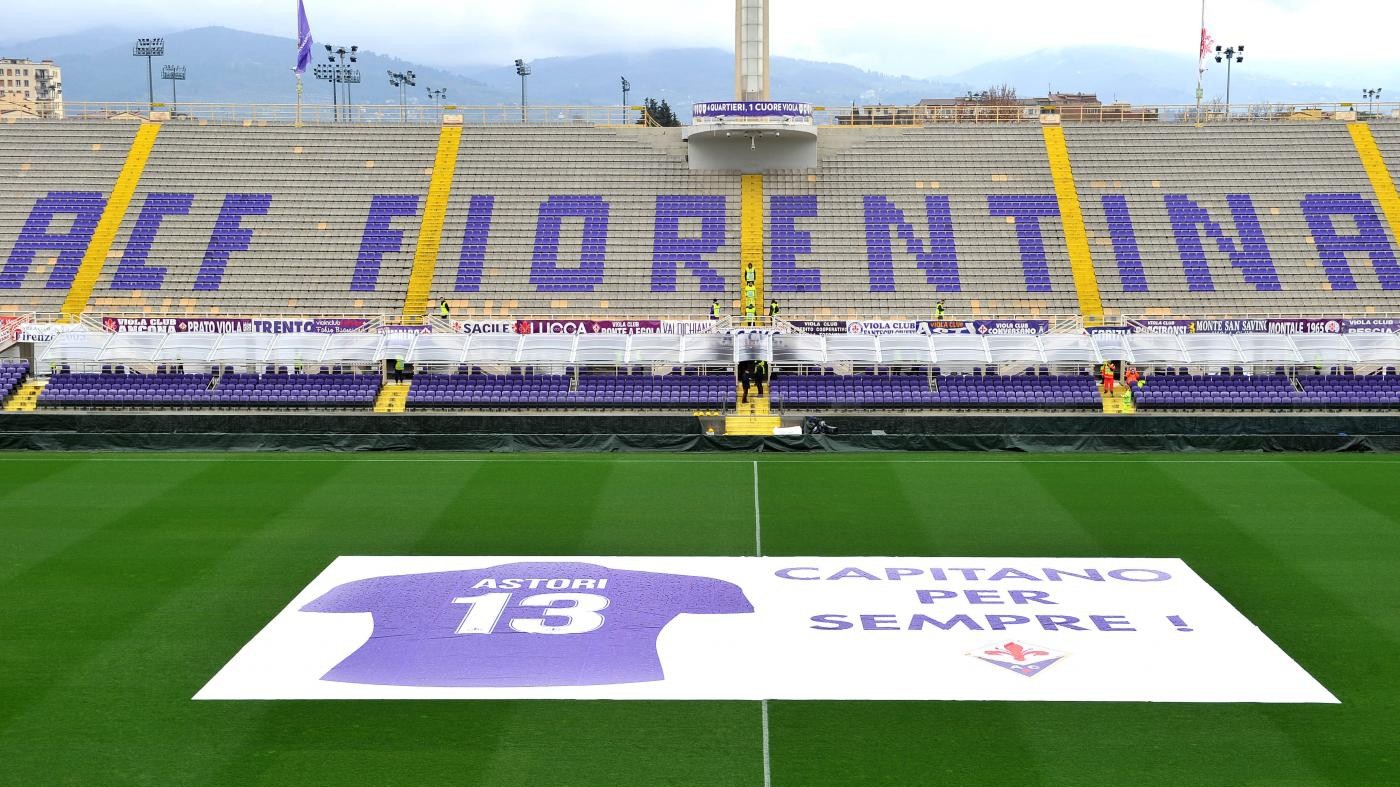 La Fiorentina dopo Astori: stadio muto, lacrime e palloncini