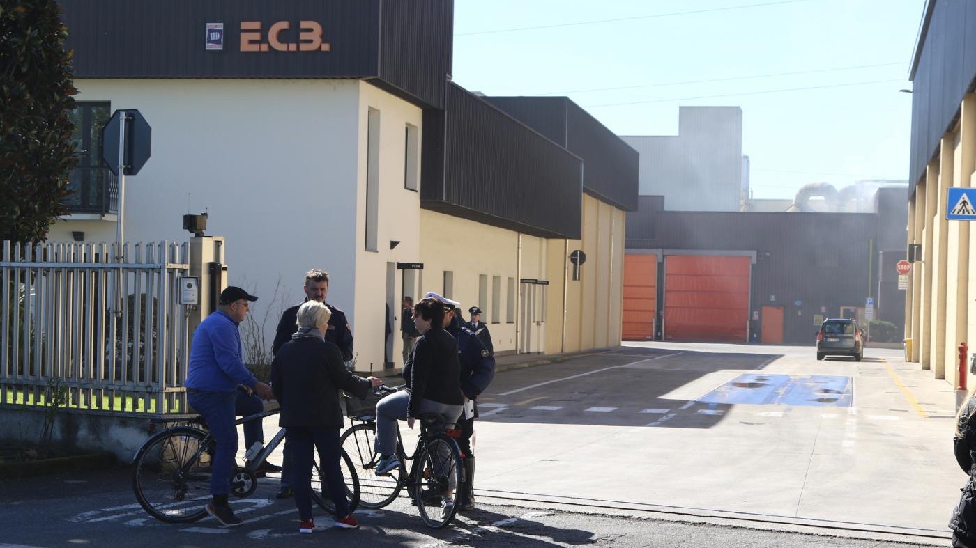 Treviglio, esplosione in azienda: i soccorsi sul posto