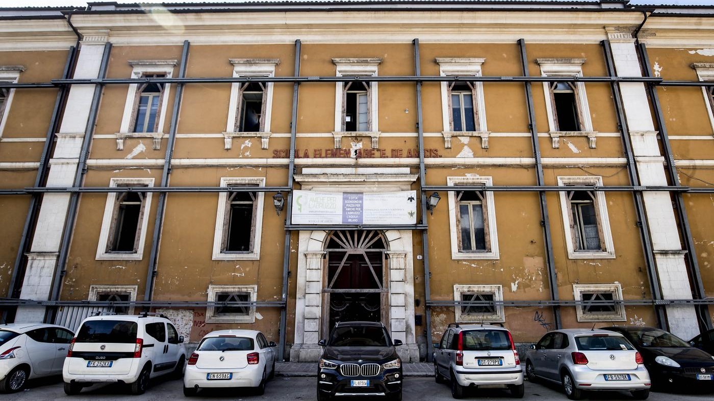 L’Aquila a nove anni dal terremoto del 2009 tra cantieri e cartelli ‘vendesi’ e ‘affittasi’