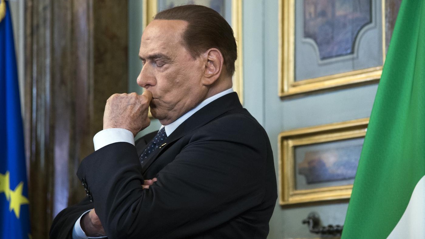 Berlusconi, dallo show al Colle alla ‘meditazione’ a occhi chiusi