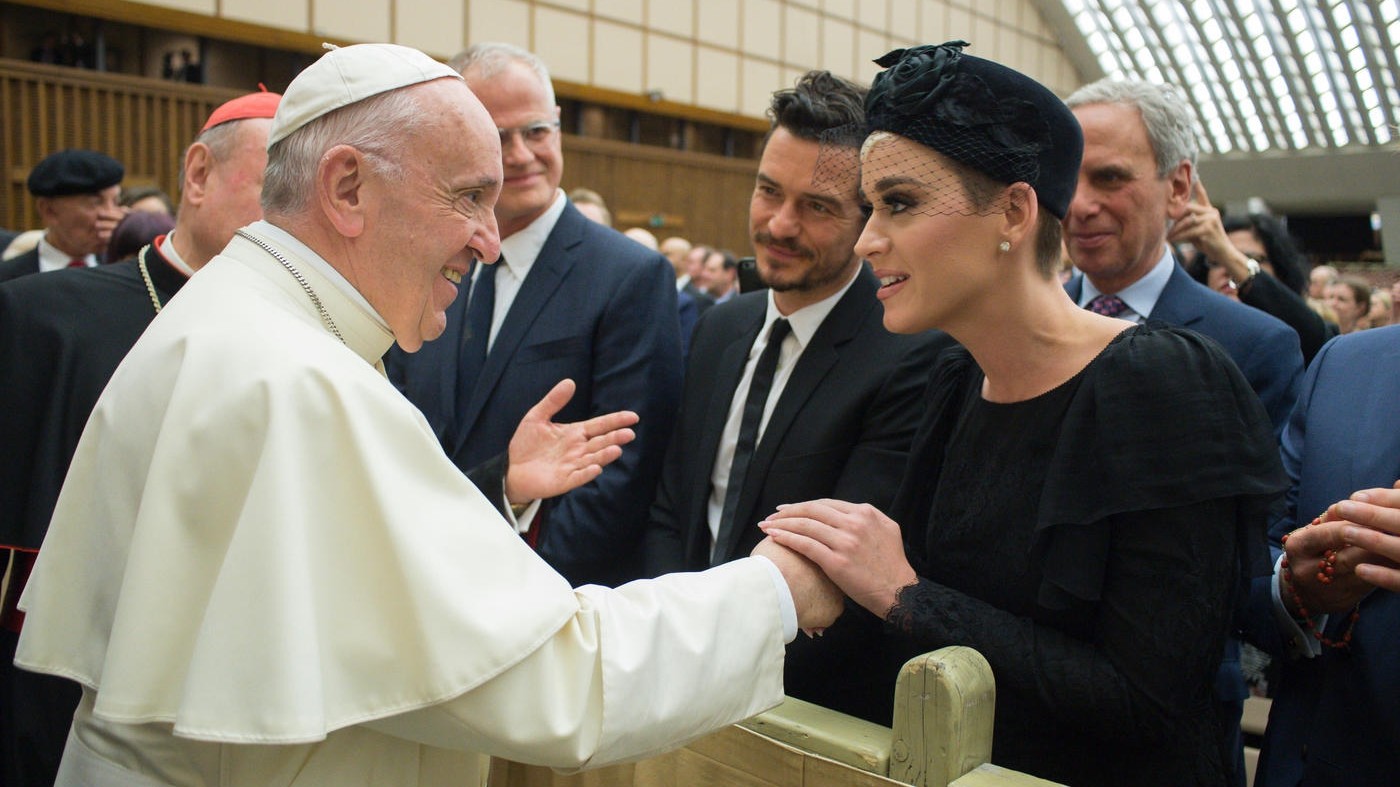 Katy Perry e Orlando Bloom sono a Roma: insieme incontrano Papa Francesco