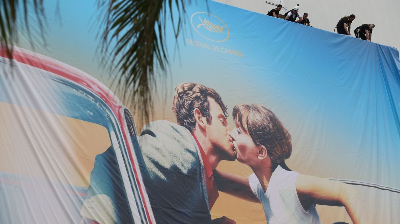 Belmondo e Karina si baciano sulla croisette: Cannes diventa la città del cinema