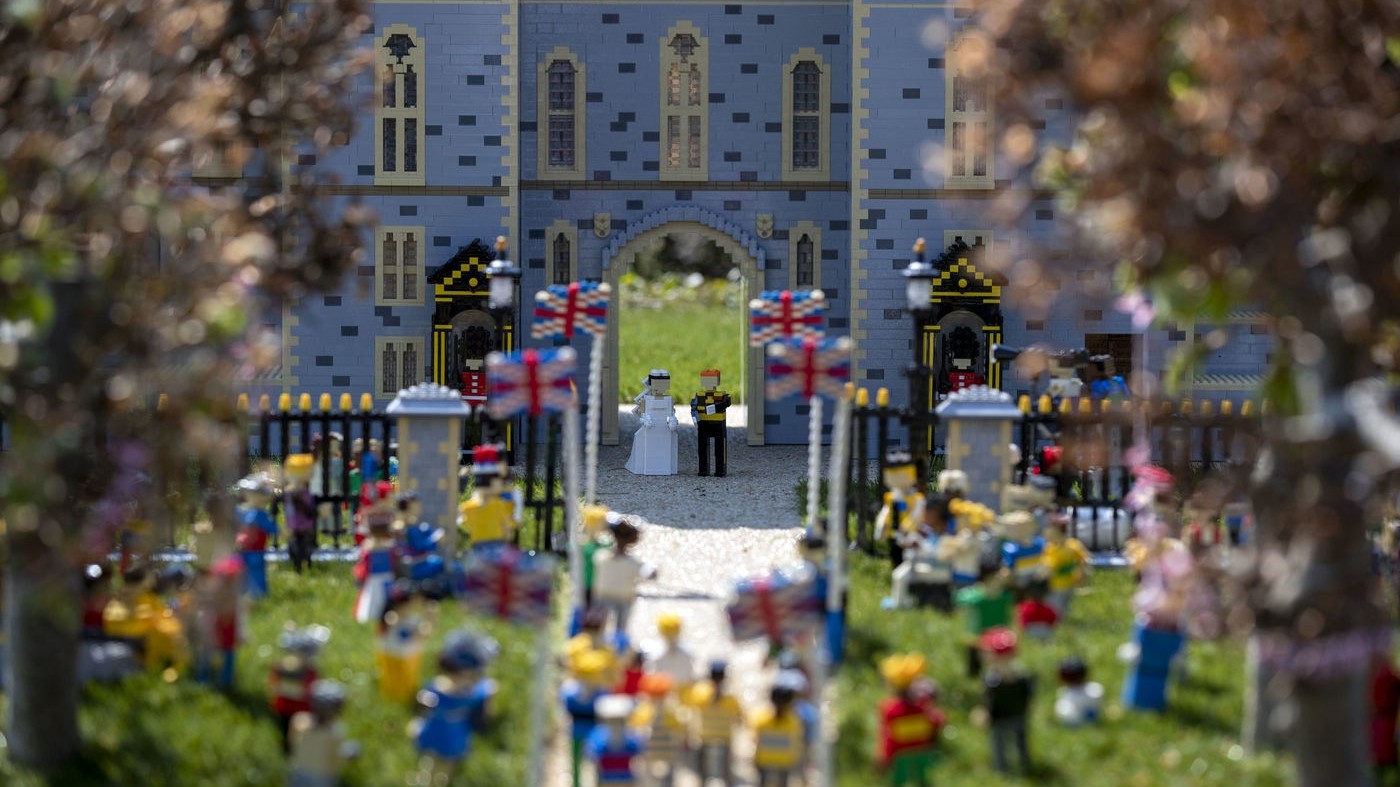 Harry e Meghan, ecco le nozze reali versione Lego