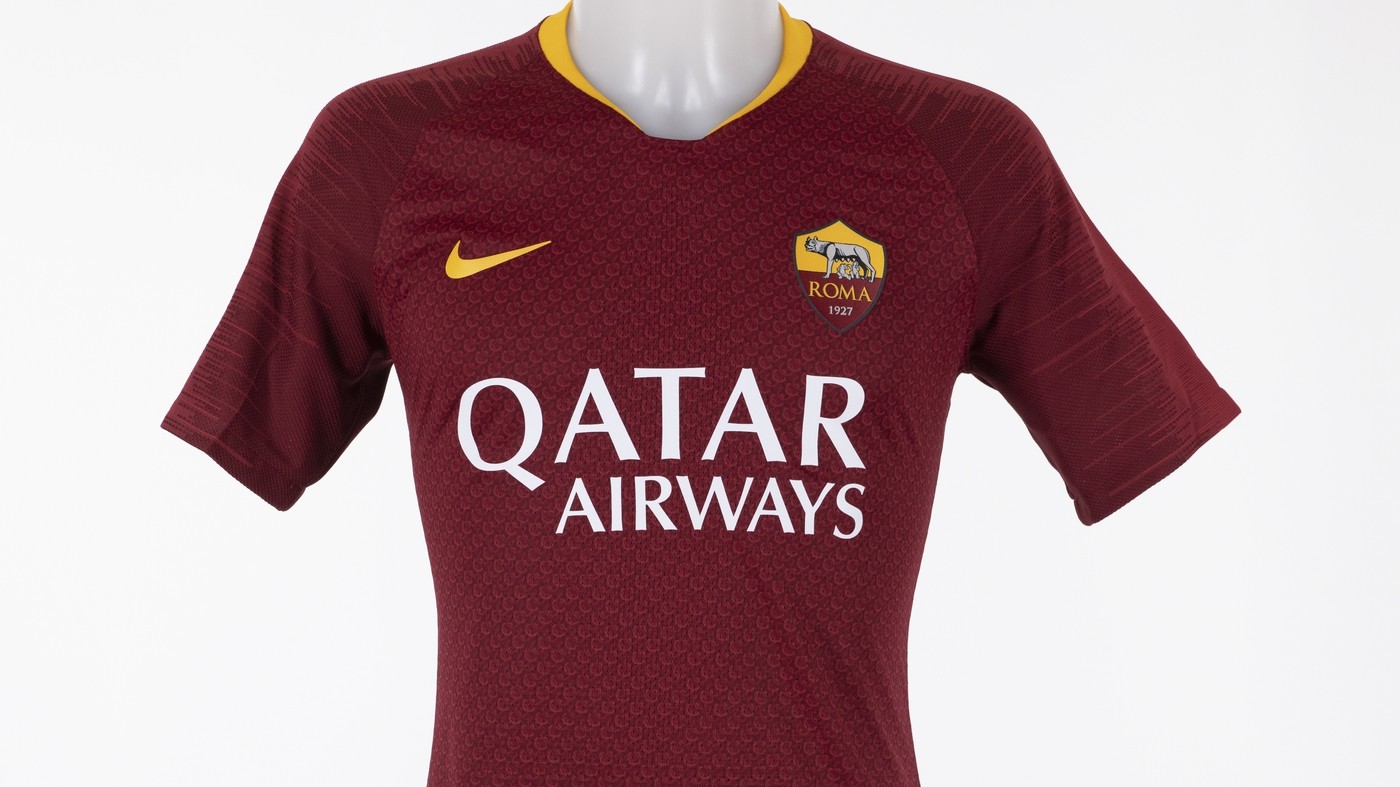 Ecco la nuova maglia della Roma: in campo con ‘l’armatura’