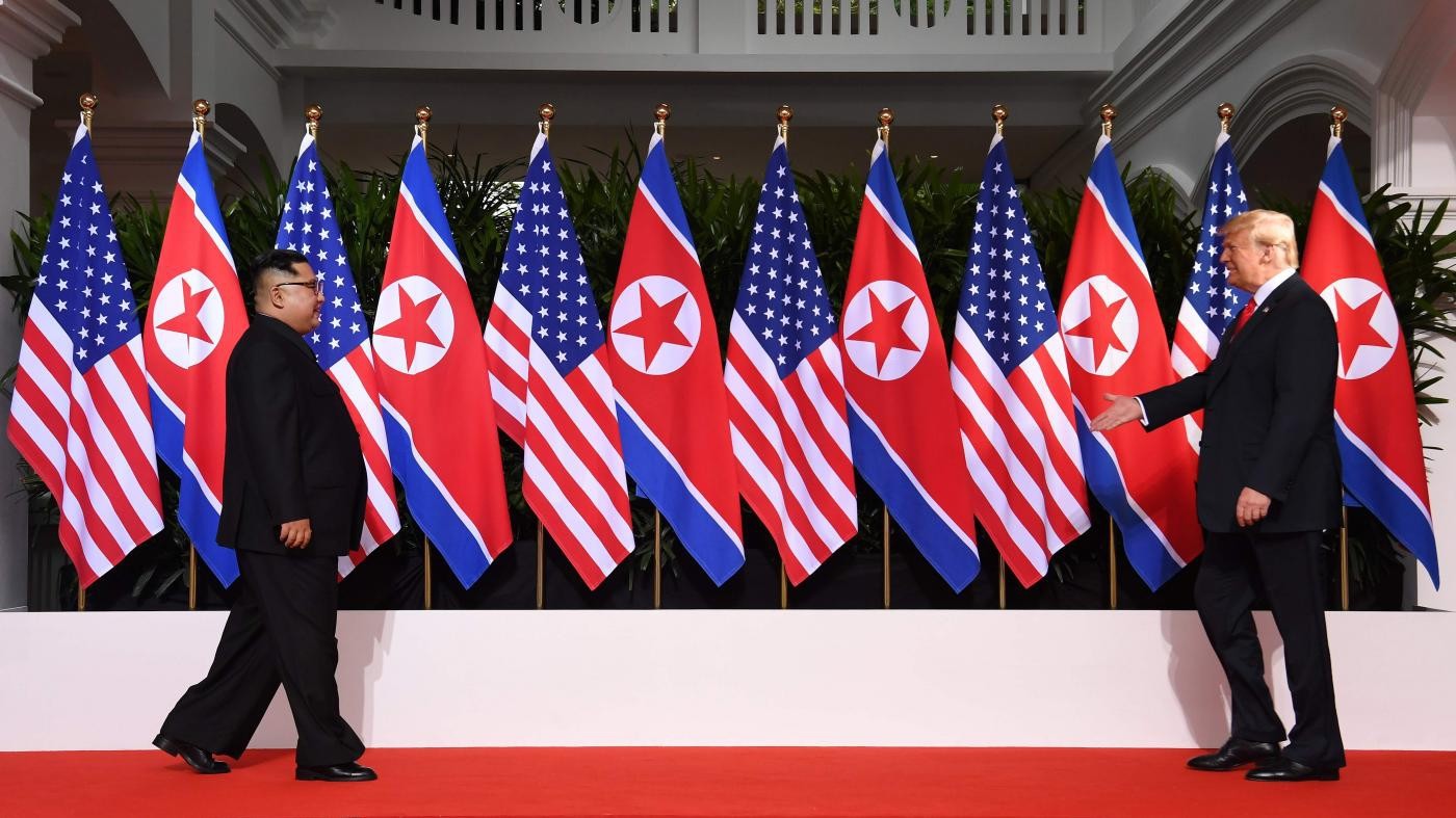 Incontro Trump-Kim a Singapore. La storica stretta di mano