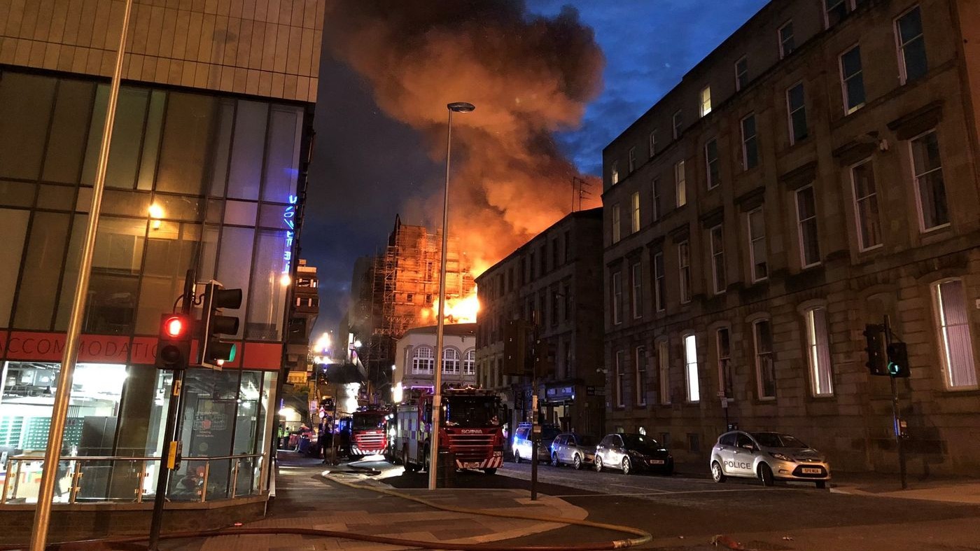 Incendio a Glasgow brucia Mackintosh, la scuola d’arte più famosa al mondo