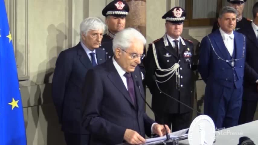 Mattarella: “Sul voto anticipato ascolterò il Parlamento”