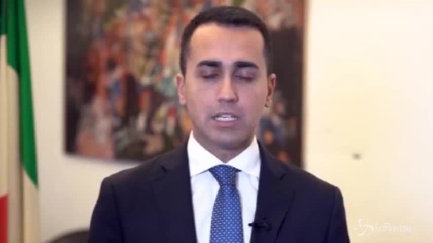 Di Maio chiama la mobilitazione: “Appendete i tricolori alla finestra”