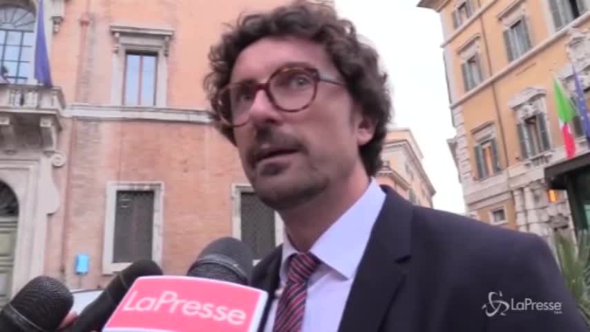 Governo, Toninelli: “Nessuno in Aula darà la fiducia a Cottarelli”