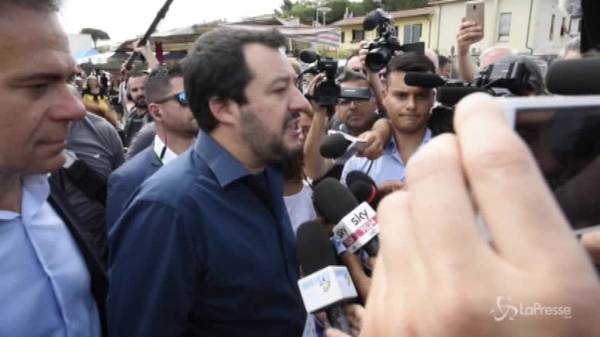 Salvini: “Ho provato di tutto, mi manca solo la mantellina di Superman…”