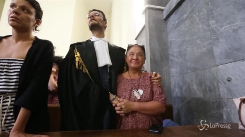 Caso Uva, sorella stringe la mano al sostituto pg durante la sentenza