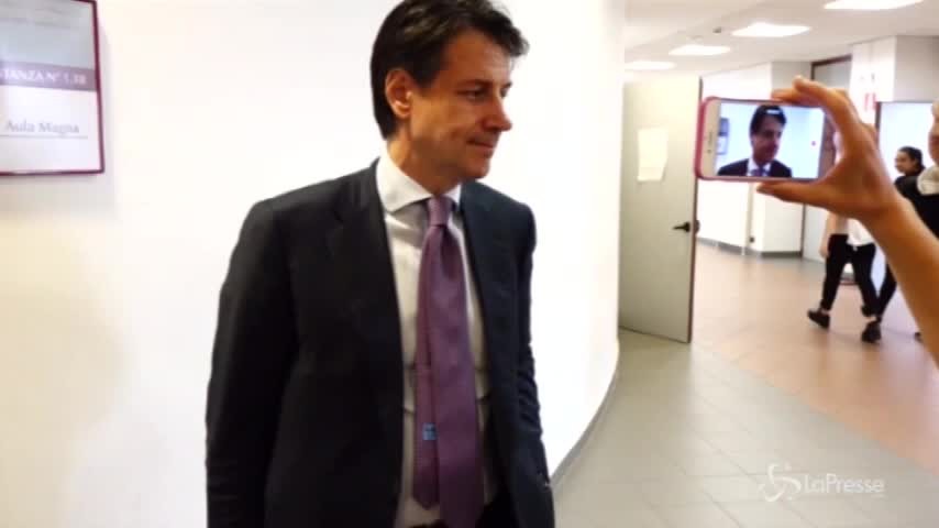 Conte scherza: “Io a Roma? È normale, faccio il pendolare”