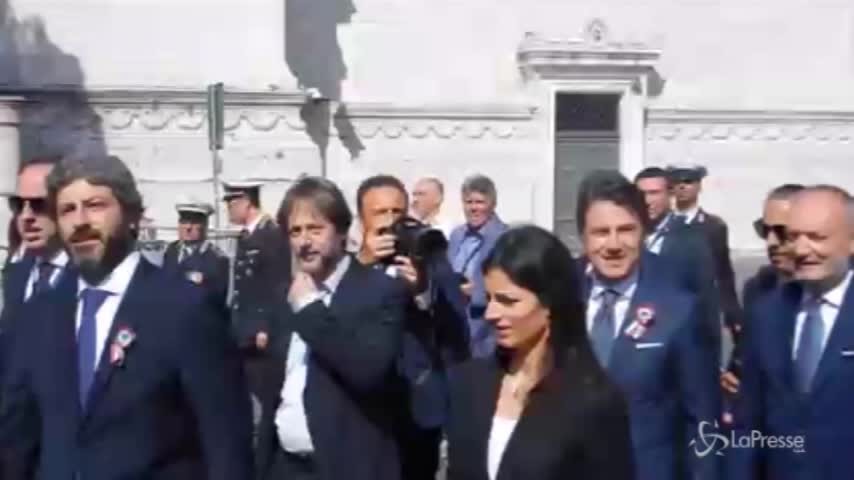 Festa Repubblica: Conte saluta e stringe le mani a tutti