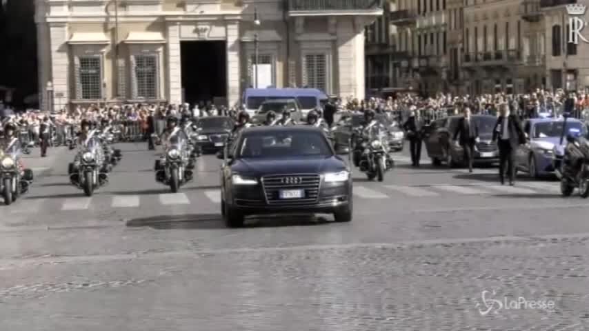 Festa della Repubblica, Mattarella depone la corona d’alloro davanti al milite ignoto