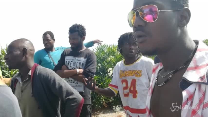 Migrante ucciso, i compagni: “Gli hanno sparato come fosse un animale”