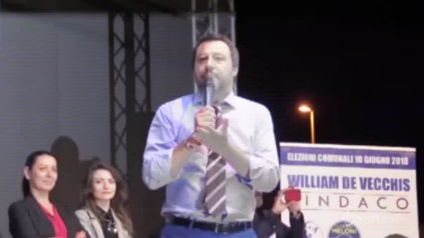 Coppie gay, Salvini: “Ogni bambino deve avere una mamma e un papà”