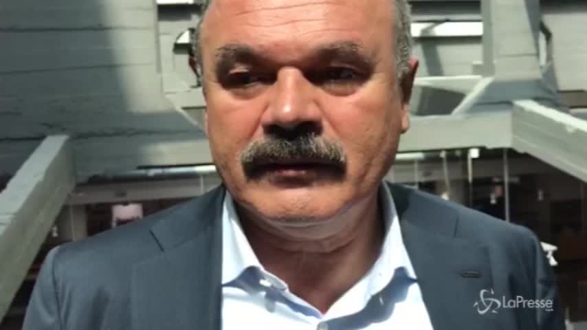 Farinetti: “Renzi vive un momento così, poverino, mi dispiace per lui”