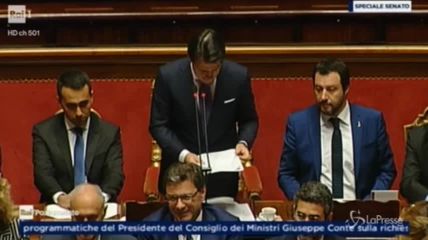 Conte: “Aggrediremo le mafie”. E in aula parte il coro “Onestà, onestà”
