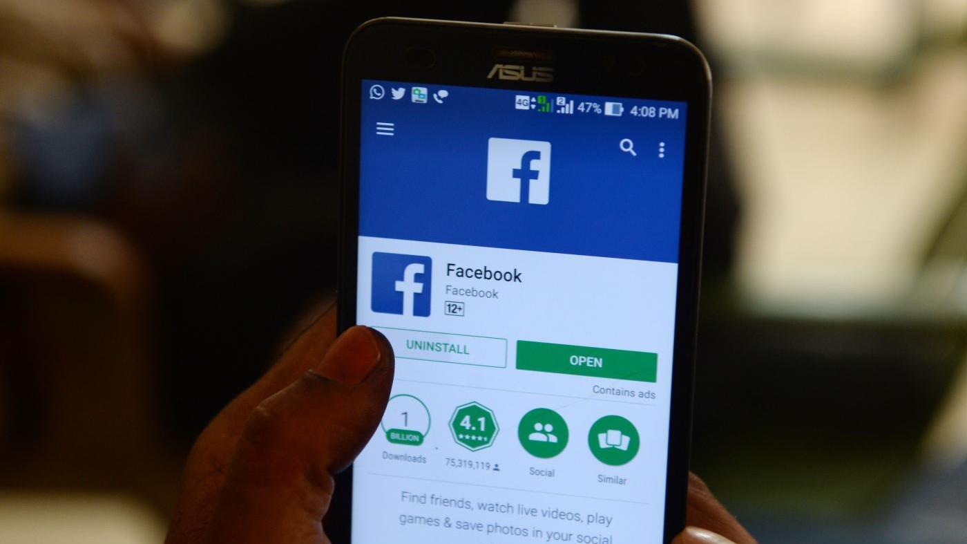 Facebook, nuove accuse a Zuckerberg: indagini su legami con Russiagate