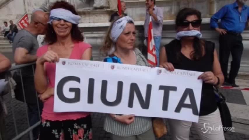 Roma, manifestazione dei sindcati in Campidoglio