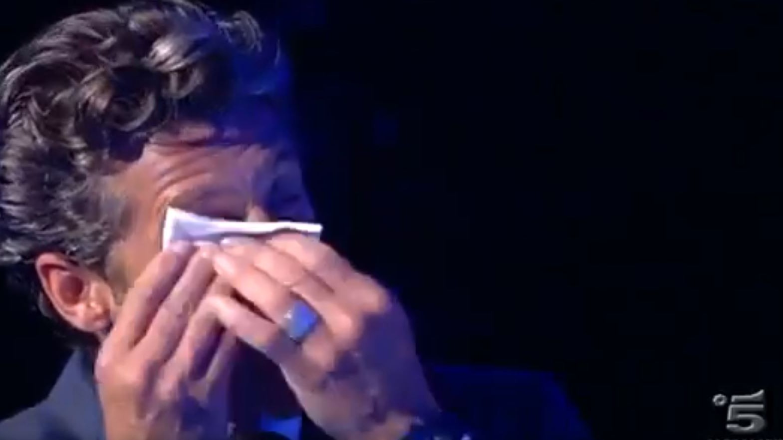 Maria De Filippi fa piangere Patrick Dempsey: il video delle lacrime a C’è posta per te