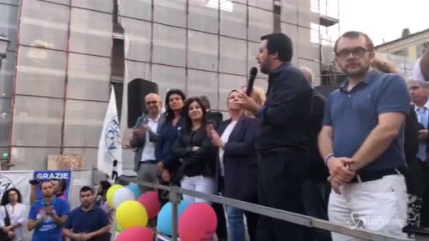 Migranti, Salvini: “Se ci sono bresciani ricchi che vogliono ospitarli, tutti a casa loro”