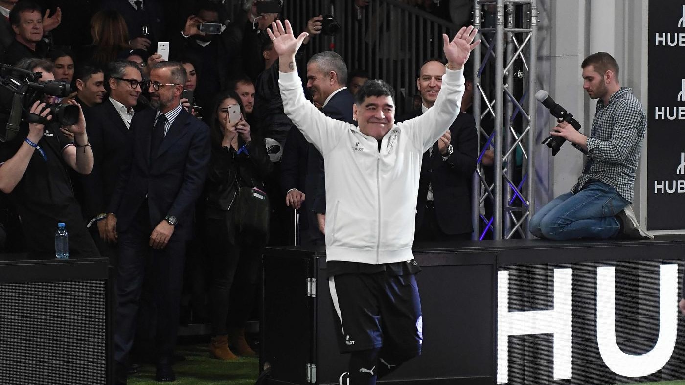 Maradona promuove il VAR: “Ora FIFA è più trasparente”