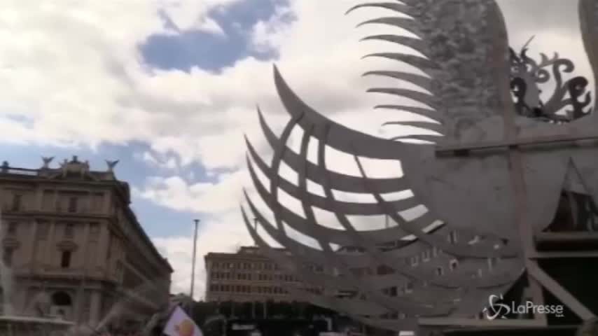Gay Pride Roma, Imma Battaglia e Eva Grimaldi al ministro Fontana: “La famiglia è dove c’è amore”