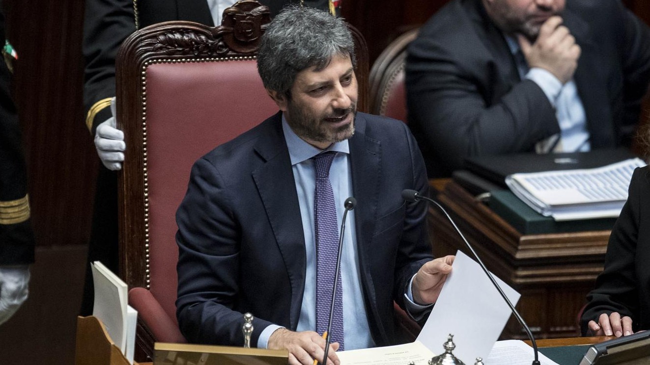Fico come Fedeli? Adinolfi: “Ha taroccato il curriculum, parla di un master che non esiste”