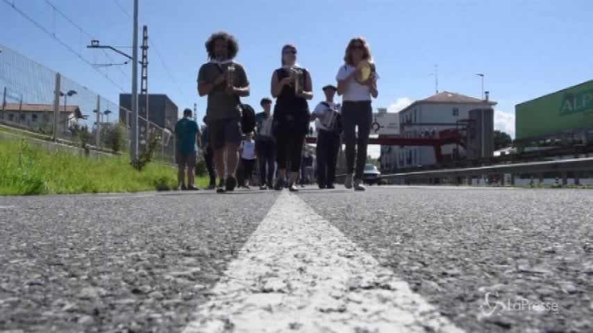 Spagna, la catena umana di 200 km degli indipendentisti baschi
