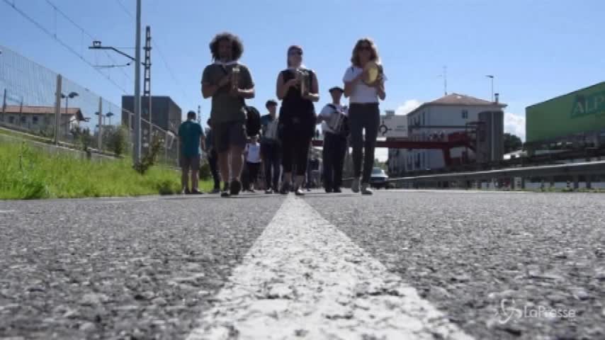 Spagna, la catena umana degli indipendentisti baschi