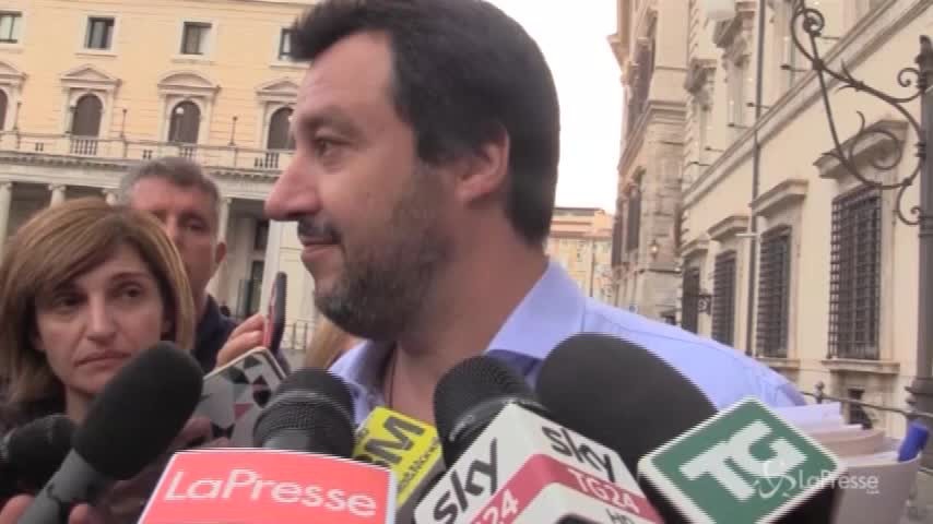 Salvini: “Sono coerente con il Vangelo, in tasca ho il rosario”