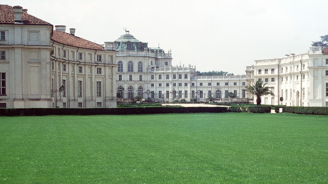 Torino, operaio si suicida al parco Stupinigi: l’azienda non pagava