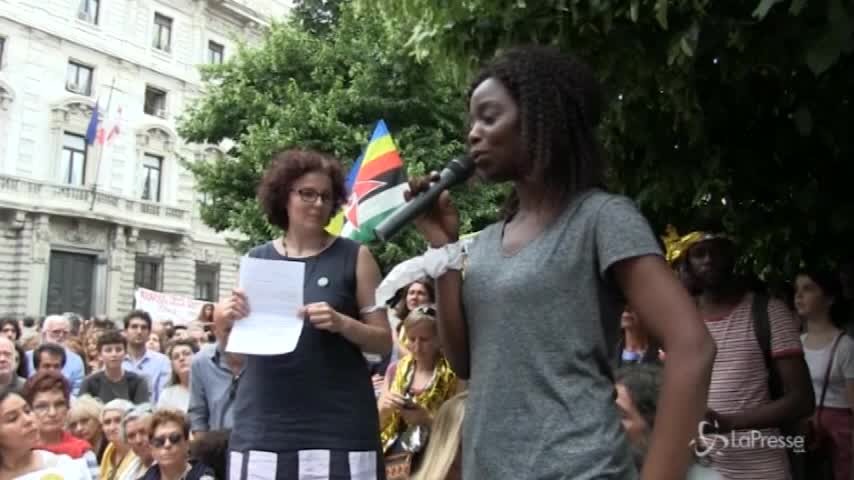 Milano, immigrata in lacrime: “Non si bloccano le persone”