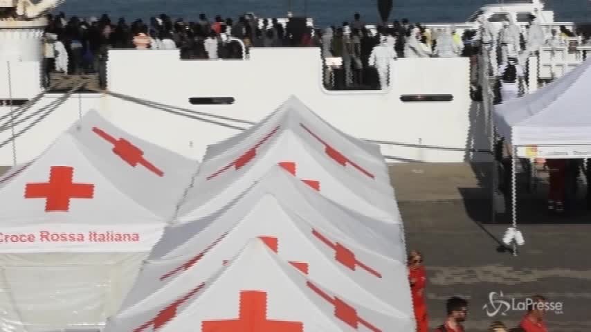 Nave Diciotti, sbarcate a Catania anche donne incinte