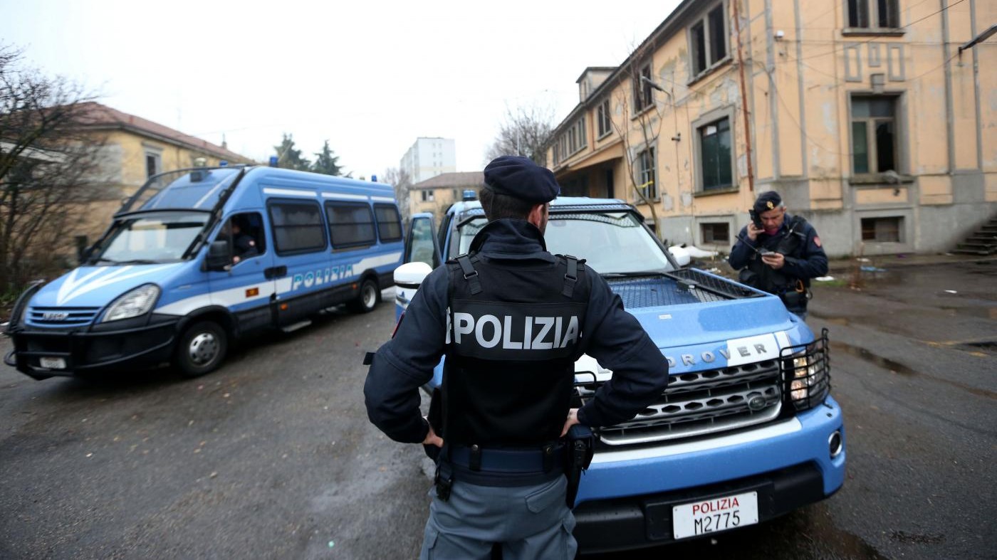 Mantova, suicidio di coppia di fronte alla figlia: sotto choc la bimba