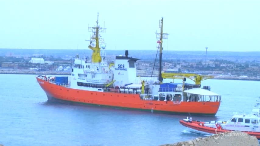 L’Aquarius cambia rotta per il maltempo