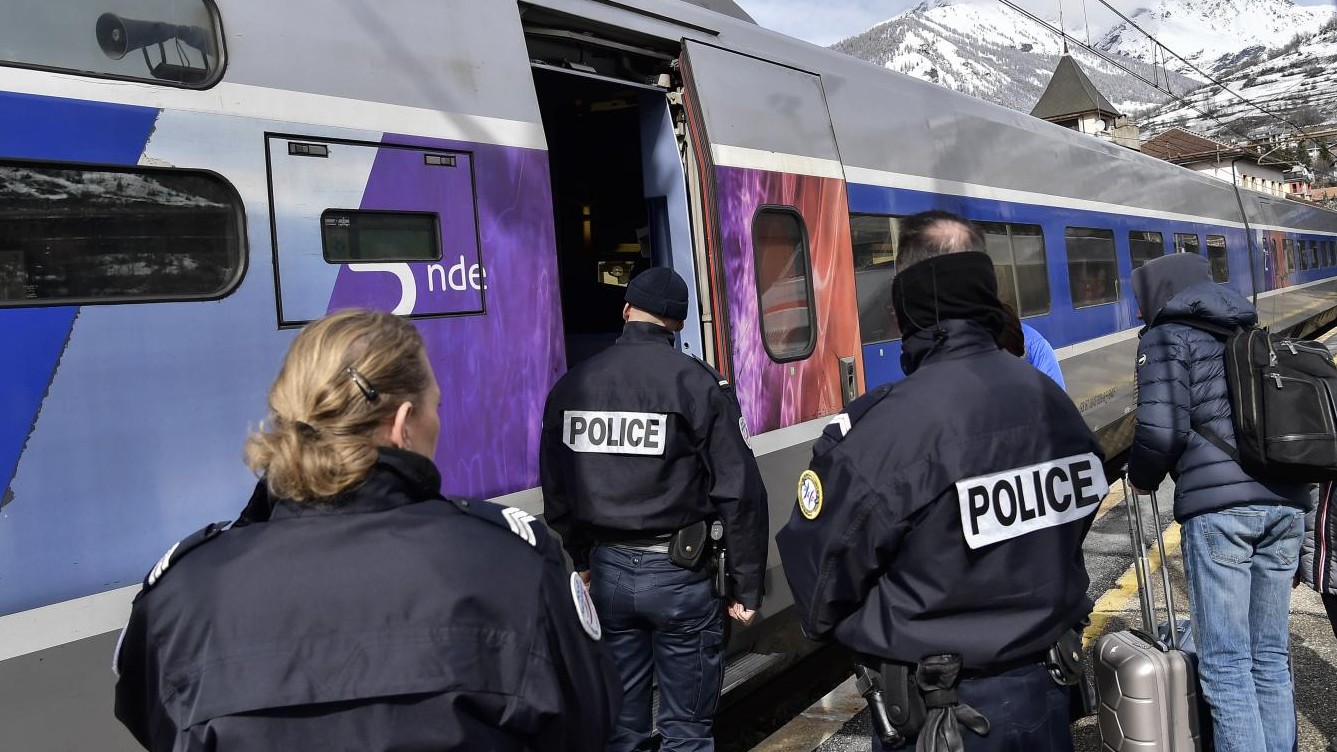 Torino, la procura apre fascicolo sul blitz dei gendarmi nel centro migranti a Bardonecchia