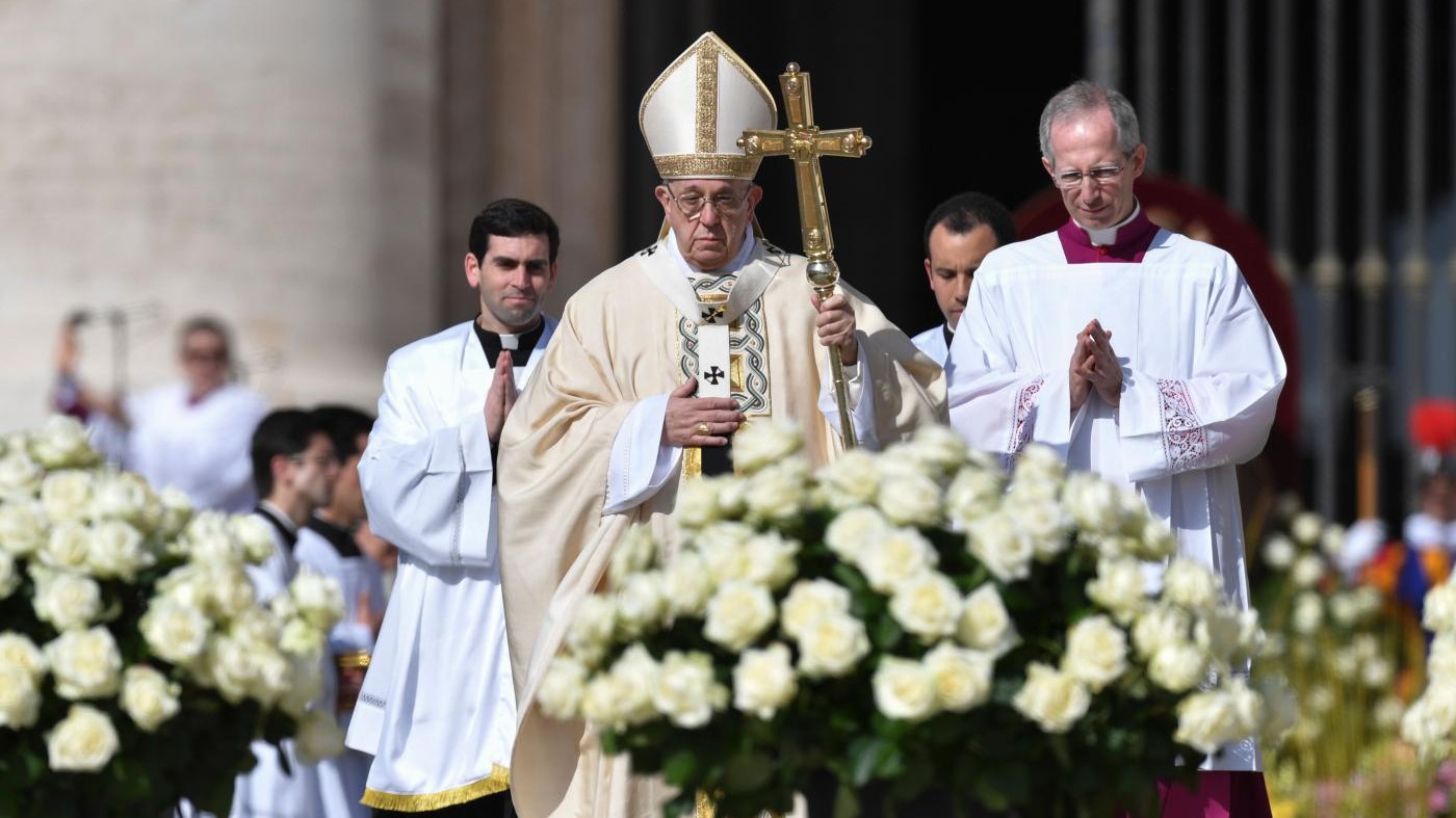 Pasqua, Papa prega per la Siria: “Stop sterminio”. Ed esorta: “Dio sorprende, tu che fai?”