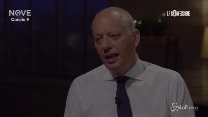 Giovanardi: “Chi fuma erba avrà buchi nel cervello”. E Gomez: “Ecco perché non sono direttore del New York Times”